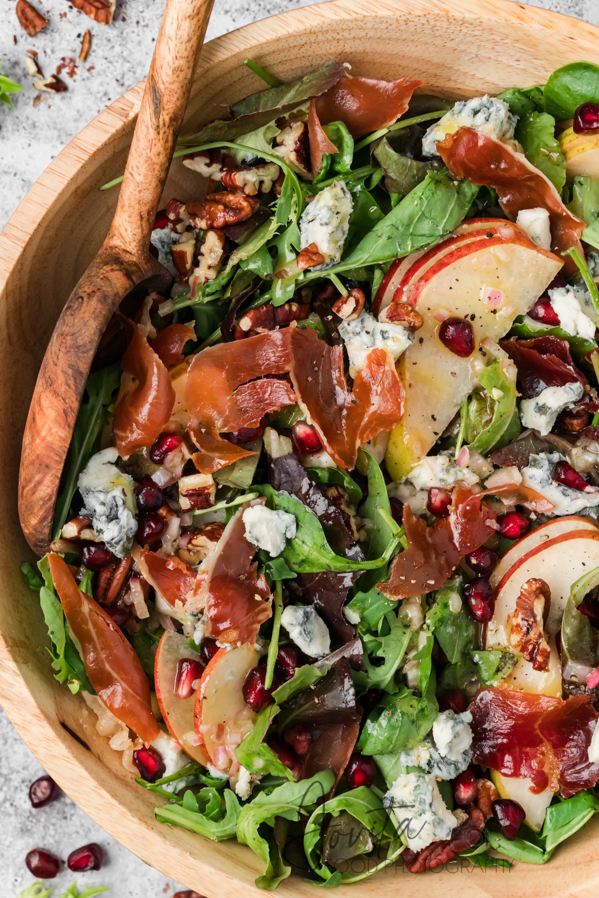 Pear and Gorgonzola Salad with Crispy Prosciutto