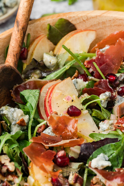 Pear and Gorgonzola Salad with Crispy Prosciutto