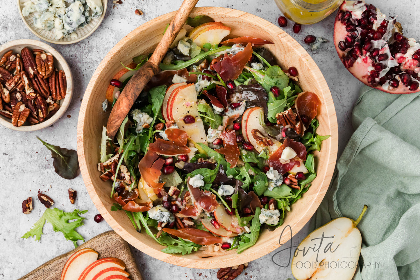 Pear and Gorgonzola Salad with Crispy Prosciutto