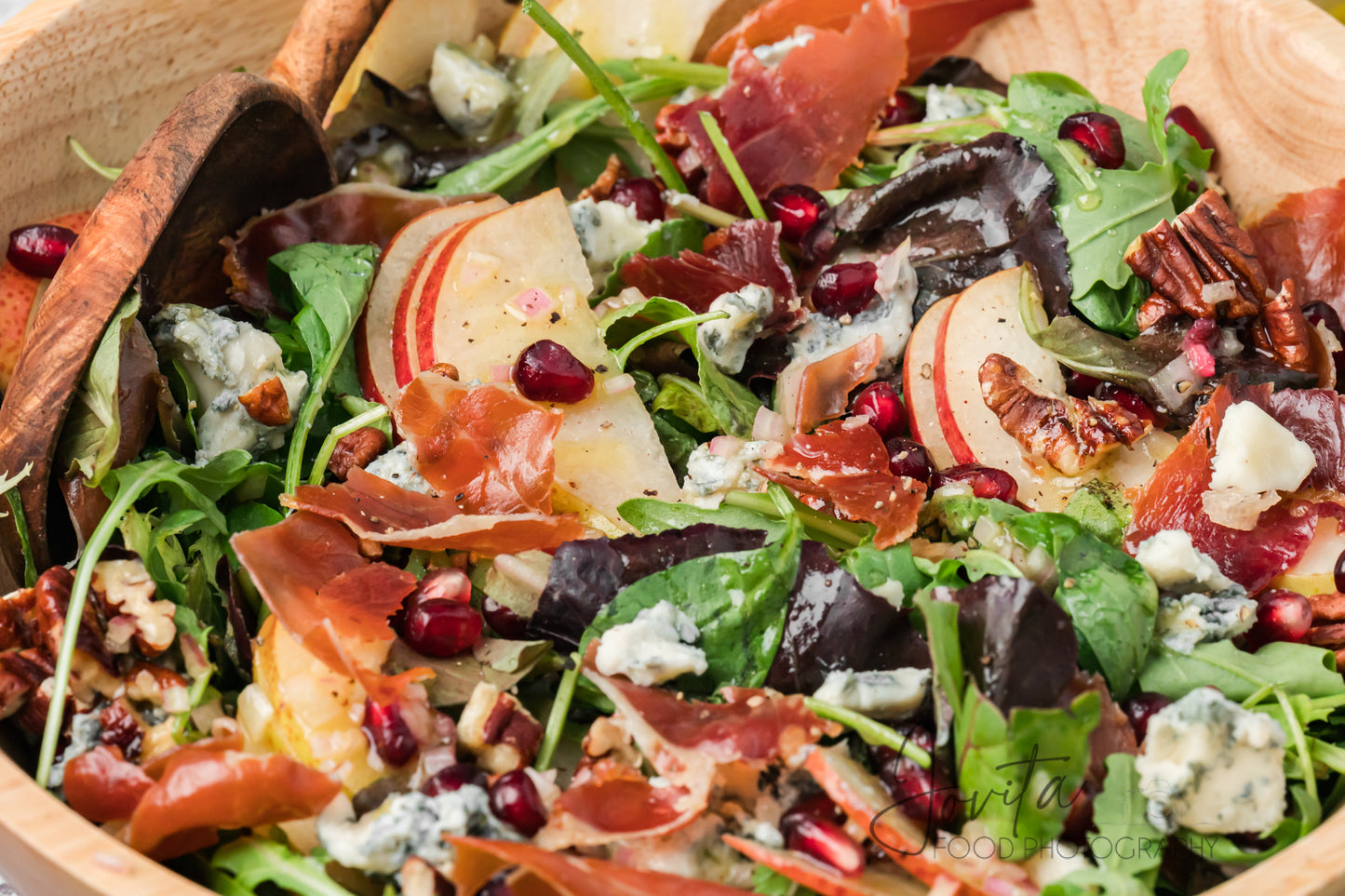 Pear and Gorgonzola Salad with Crispy Prosciutto