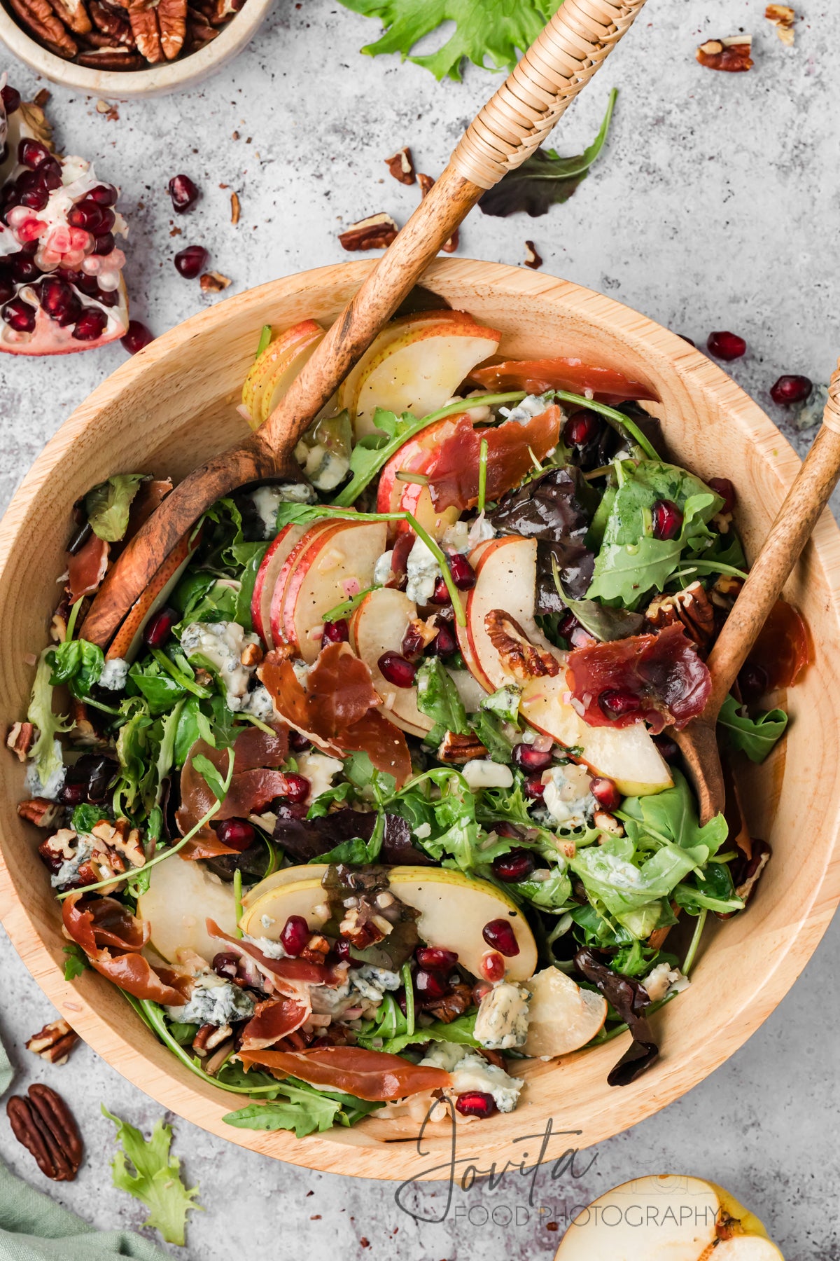 Pear and Gorgonzola Salad with Crispy Prosciutto