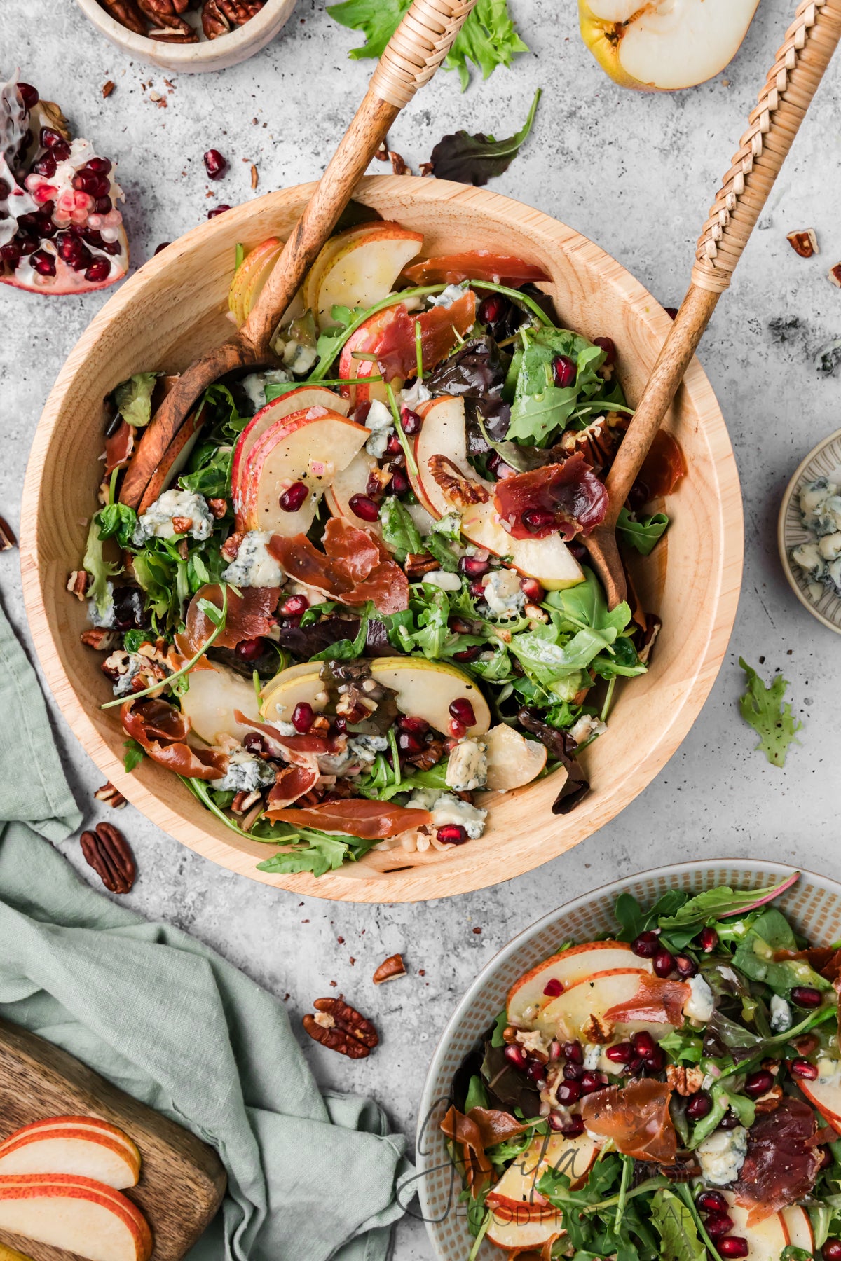 Pear and Gorgonzola Salad with Crispy Prosciutto