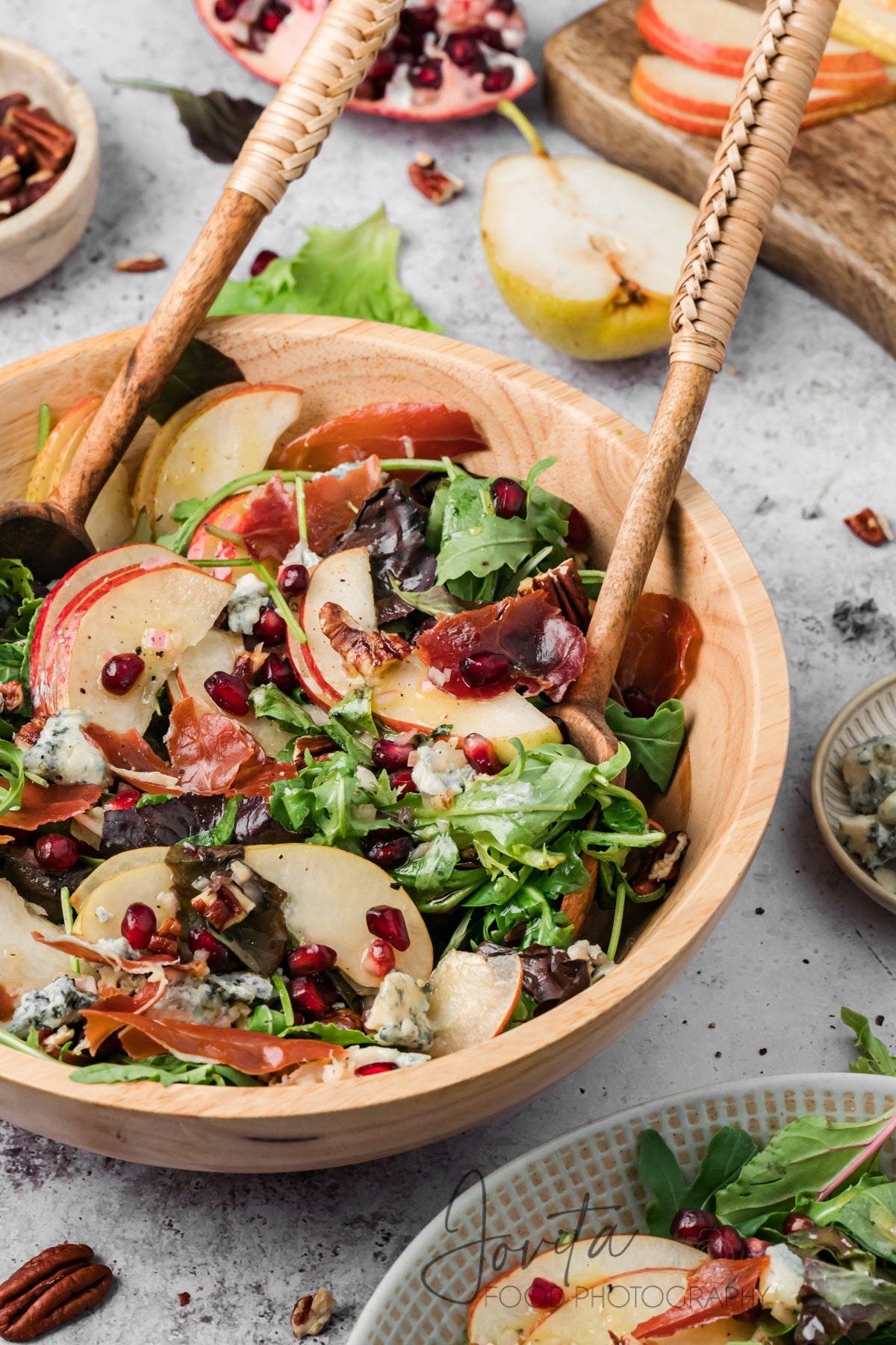 Pear and Gorgonzola Salad with Crispy Prosciutto