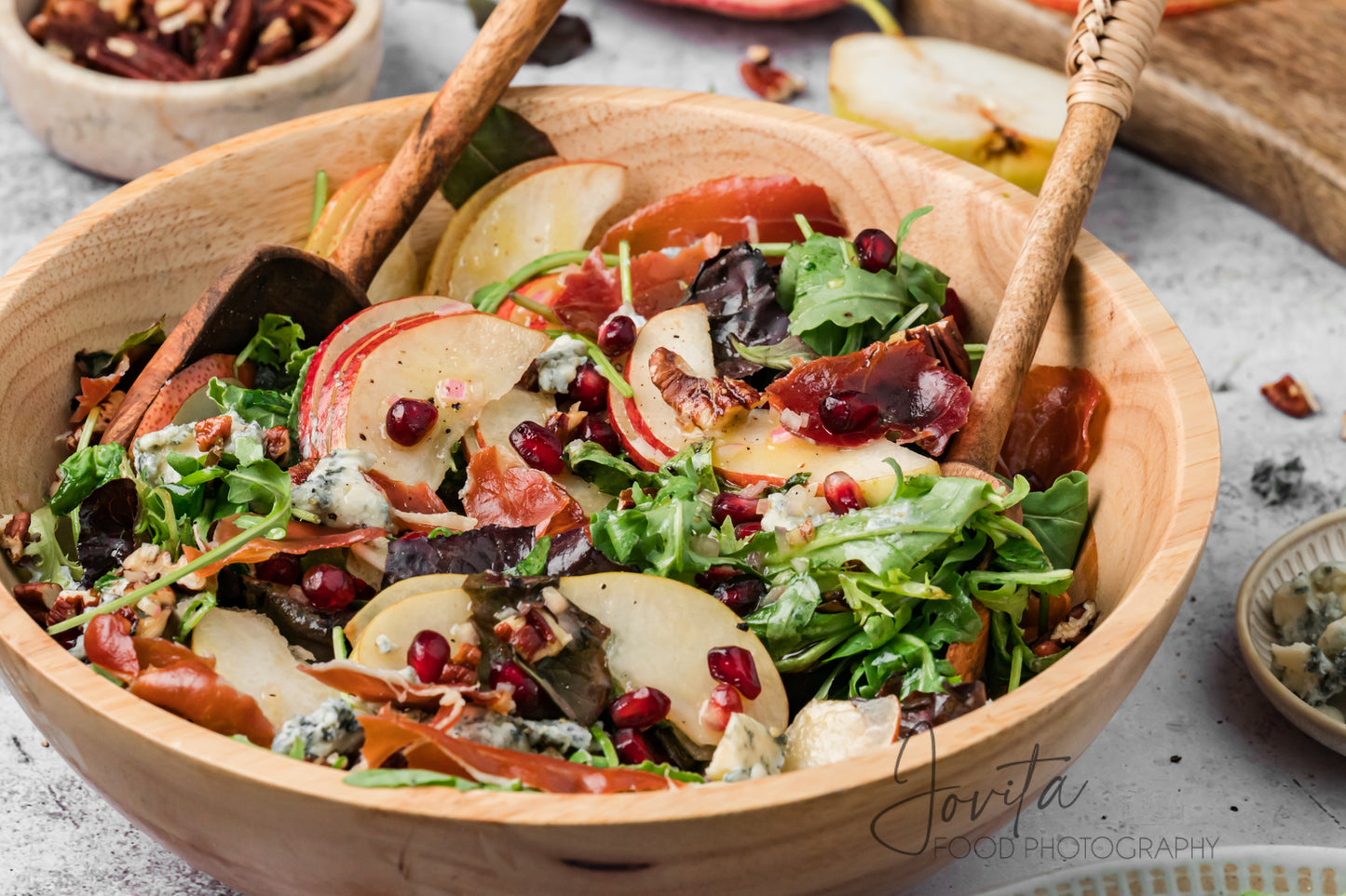 Pear and Gorgonzola Salad with Crispy Prosciutto