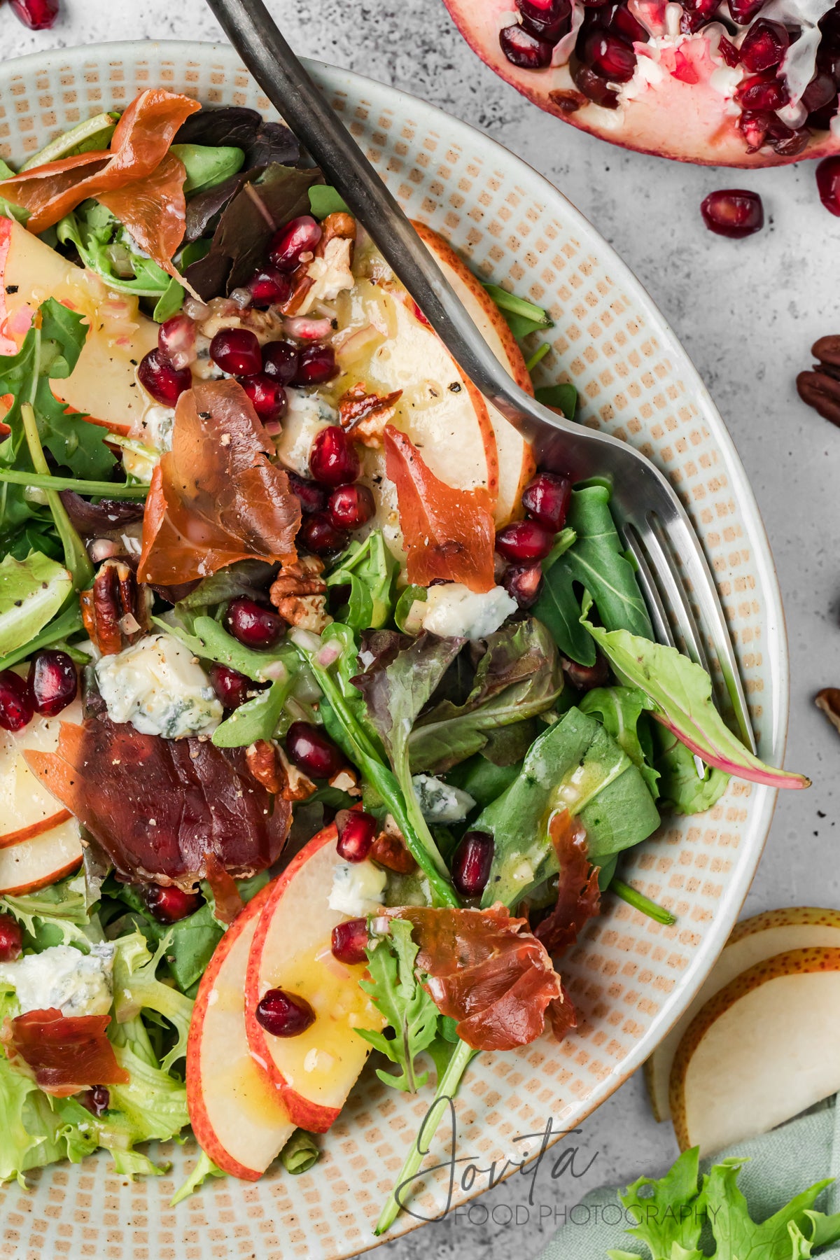Pear and Gorgonzola Salad with Crispy Prosciutto