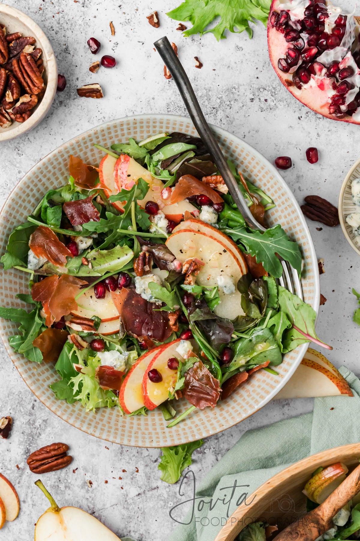 Pear and Gorgonzola Salad with Crispy Prosciutto