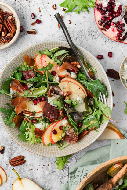 Pear and Gorgonzola Salad with Crispy Prosciutto