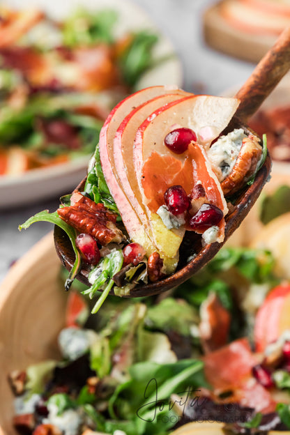 Pear and Gorgonzola Salad with Crispy Prosciutto