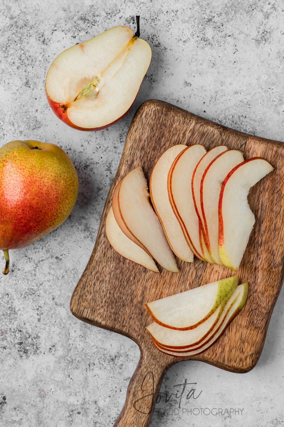 Pear and Gorgonzola Salad with Crispy Prosciutto