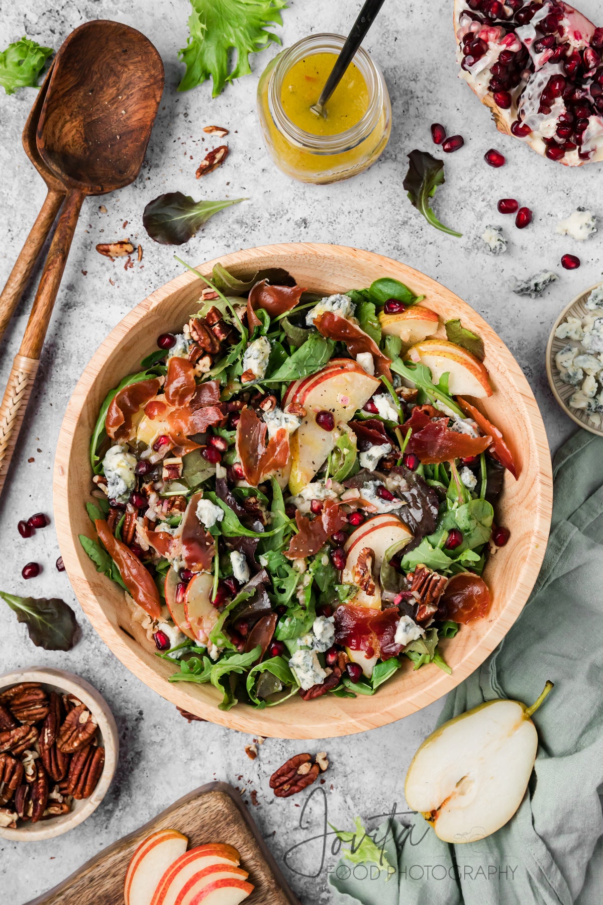 Pear and Gorgonzola Salad with Crispy Prosciutto